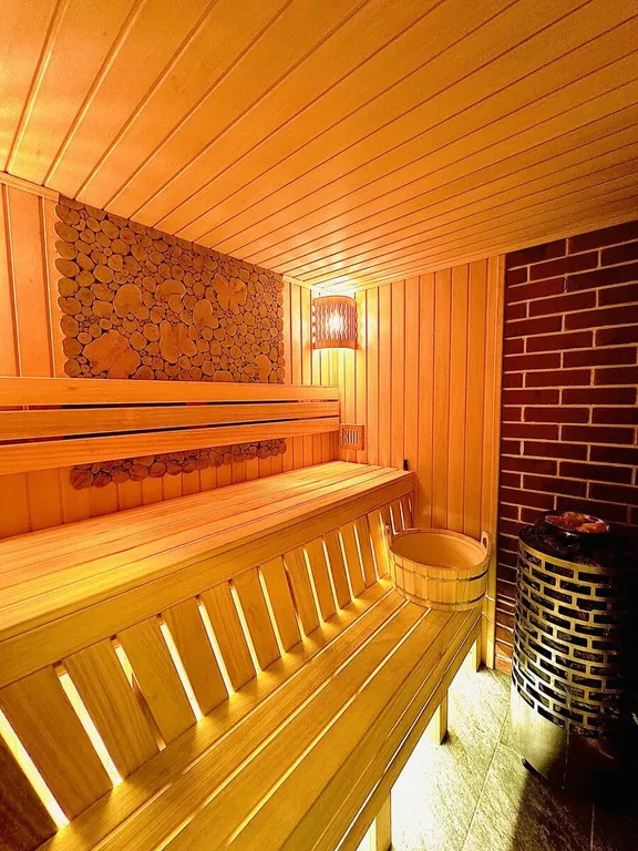 Премиальный Гостевой Дом в темных тонах с видом на горы