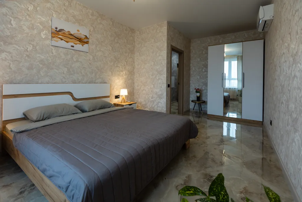 Двухкомнатная видовая квартира на Амурском бульваре