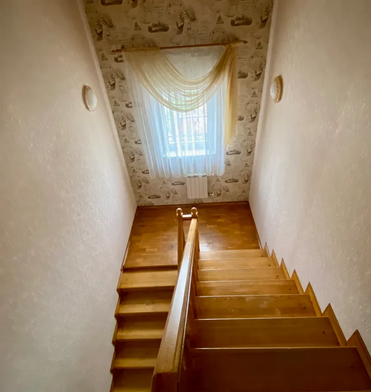 Коттедж Коттедж с сауной и бассейном — Красный