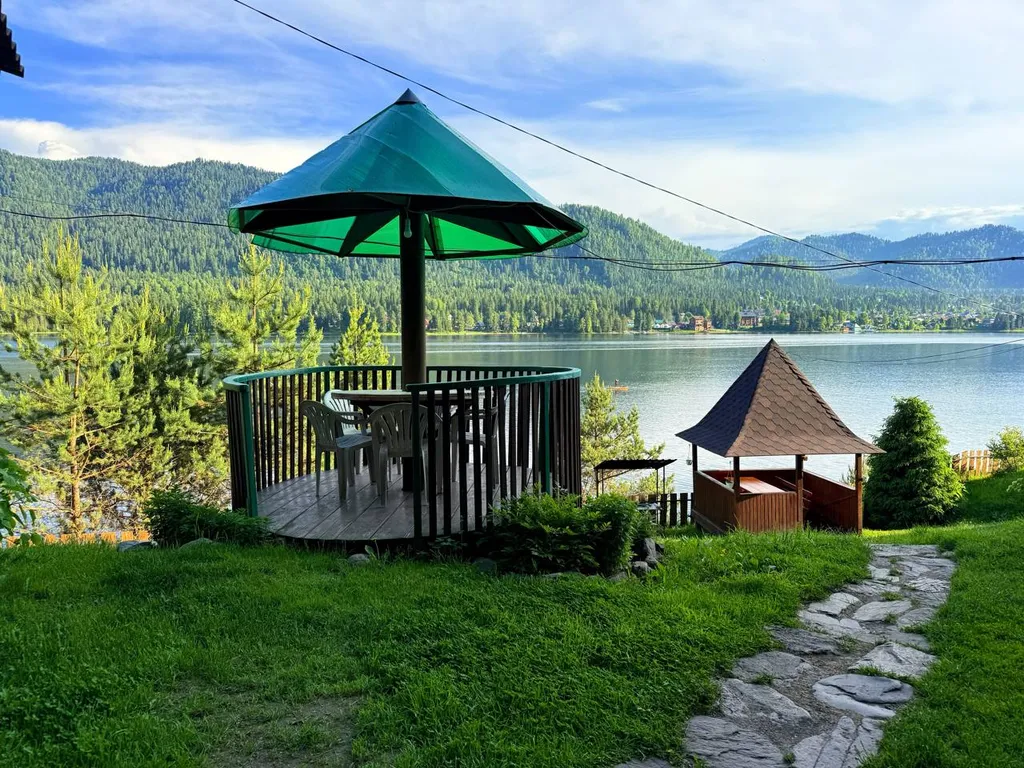 Дом с видом на озеро