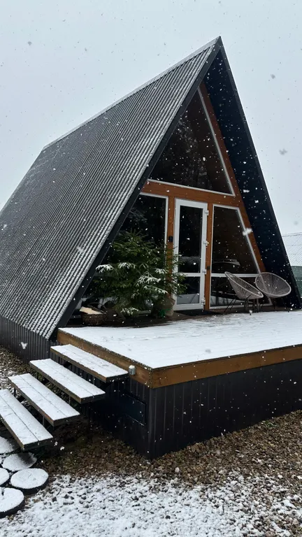 Треугольный дом с баней и купелью вблизи Несвижа