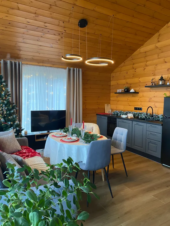 Современный барнхаус у леса рядом с городом