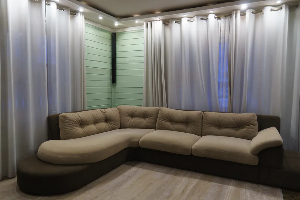 Дом рядом с городом