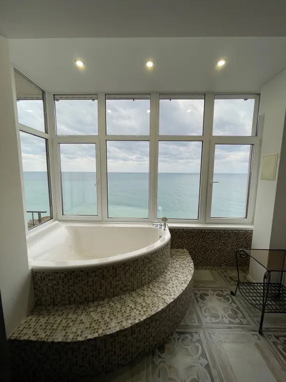 Уникальный апартамент с панорамным видом на море