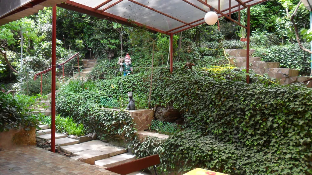 Коттедж Дом с парковкой и отдельным  двором — Ялта