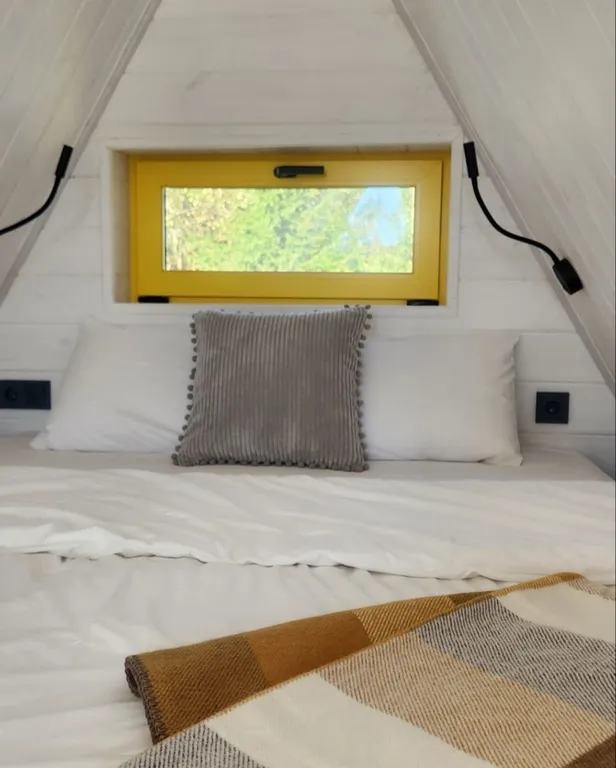 Стильный треугольный дом в 25 км от Минска с горячей купелью в лесу