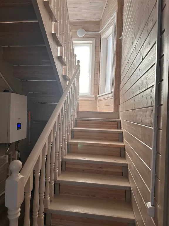 Дом в уединенном тихом месте рядом с лесом