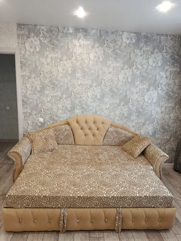 Уютная квартира с видом на Успенский собор и Крепостную Стену.