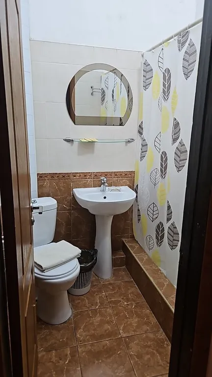 Трехместный номер с 2  кроватями и диваном. Стандарт с видом на море.