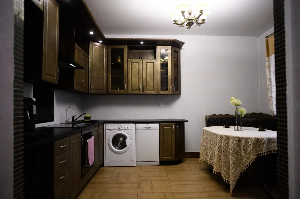 Просторный комфортабельный коттедж в центре города с банным чаном