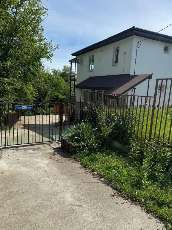 Частный дом рядом с Византийским храмом