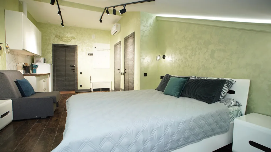 Просторная и уютная студия с балконом, идеальный вид на горы, центр