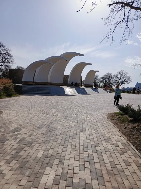 Дача с двориком и с кухней