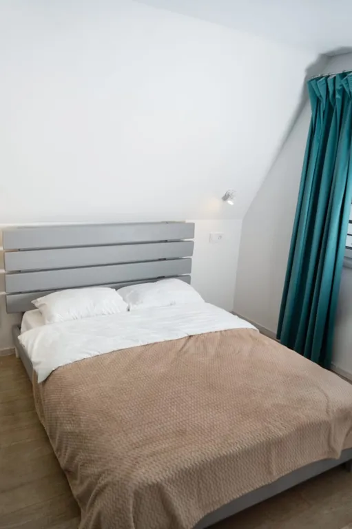 Уютный барн в дубах