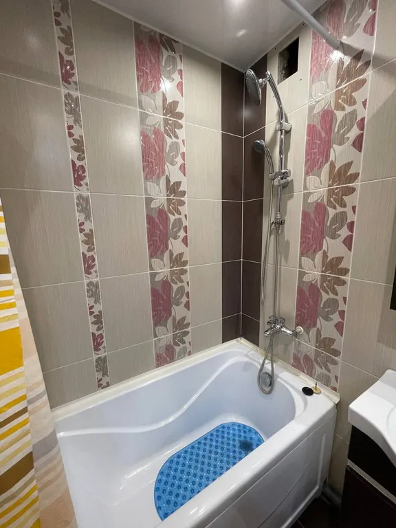 В центре Ишима, просторная 2-комнатная для командировок и семьи