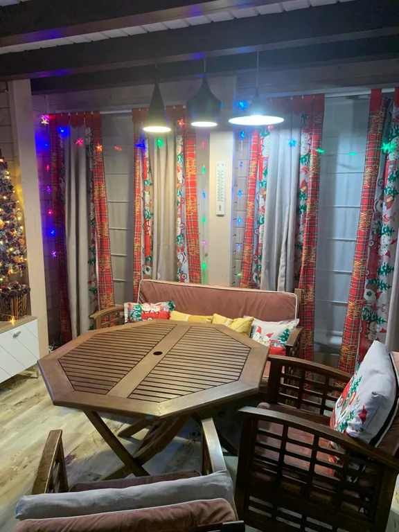 Уютный дом на пруду в черте города