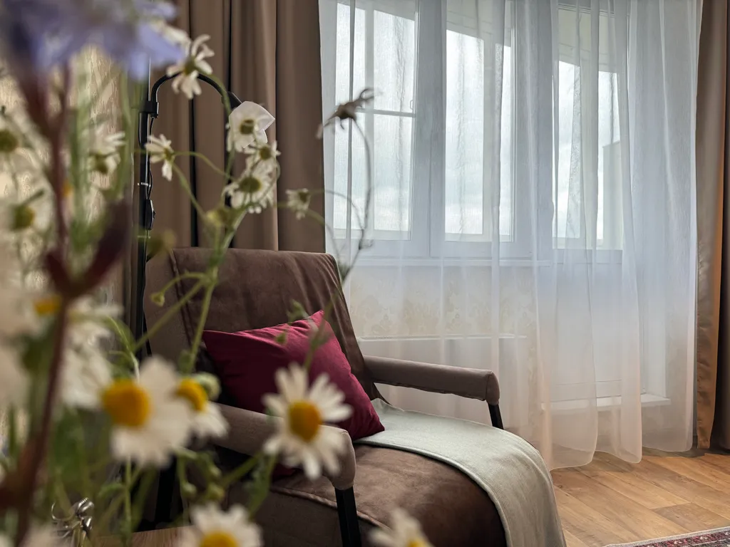 Семейная ретро квартира с видом на лес