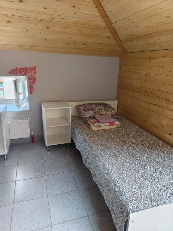 Семиместный номер с общей ванной комнатой