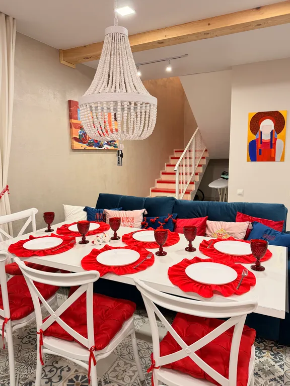 Дом в современном русском стиле рядом с монастырем