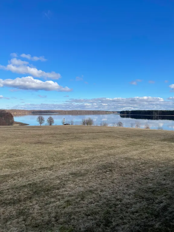 Дом с баней на берегу реки Волга с большой территорией