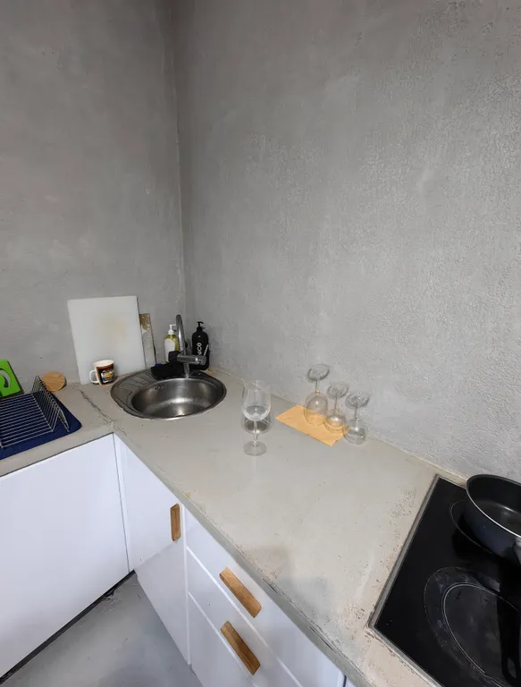 Отдельная комната с фитнес зоной. рядом с метро.