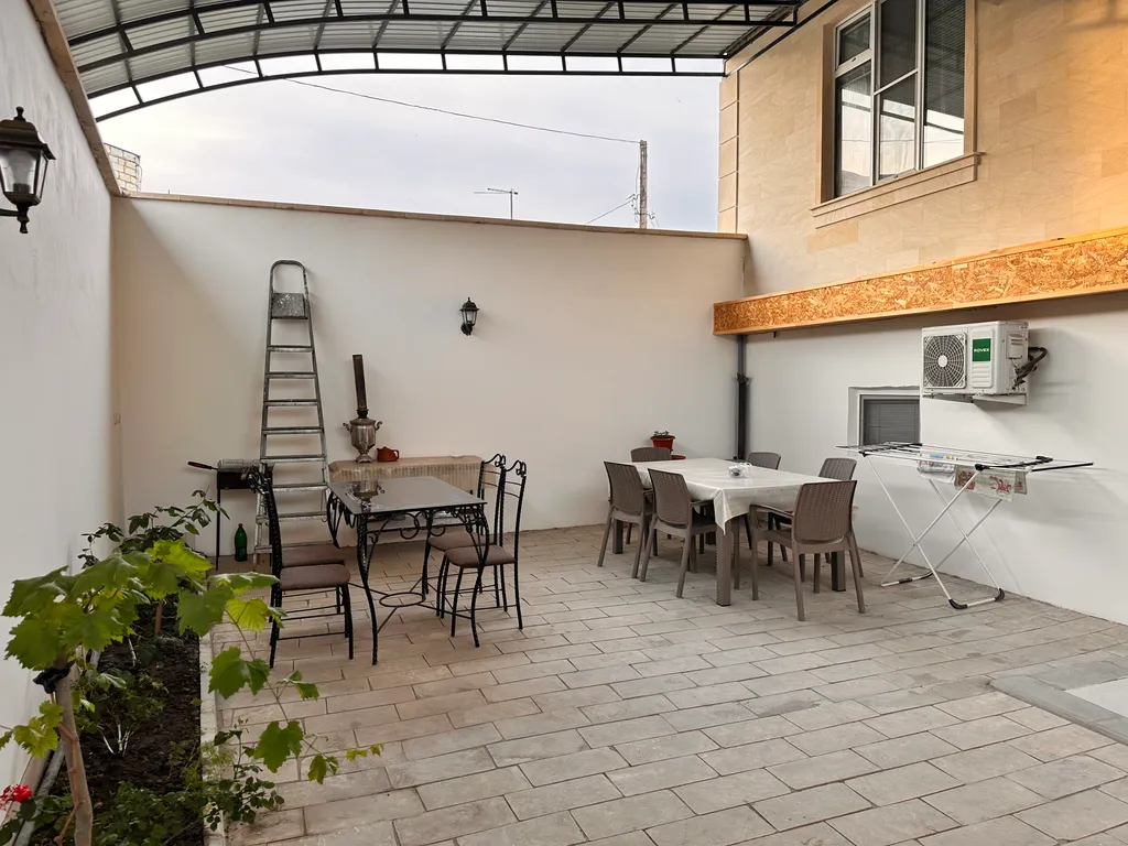 Уютная комната, в трёх шагах от моря