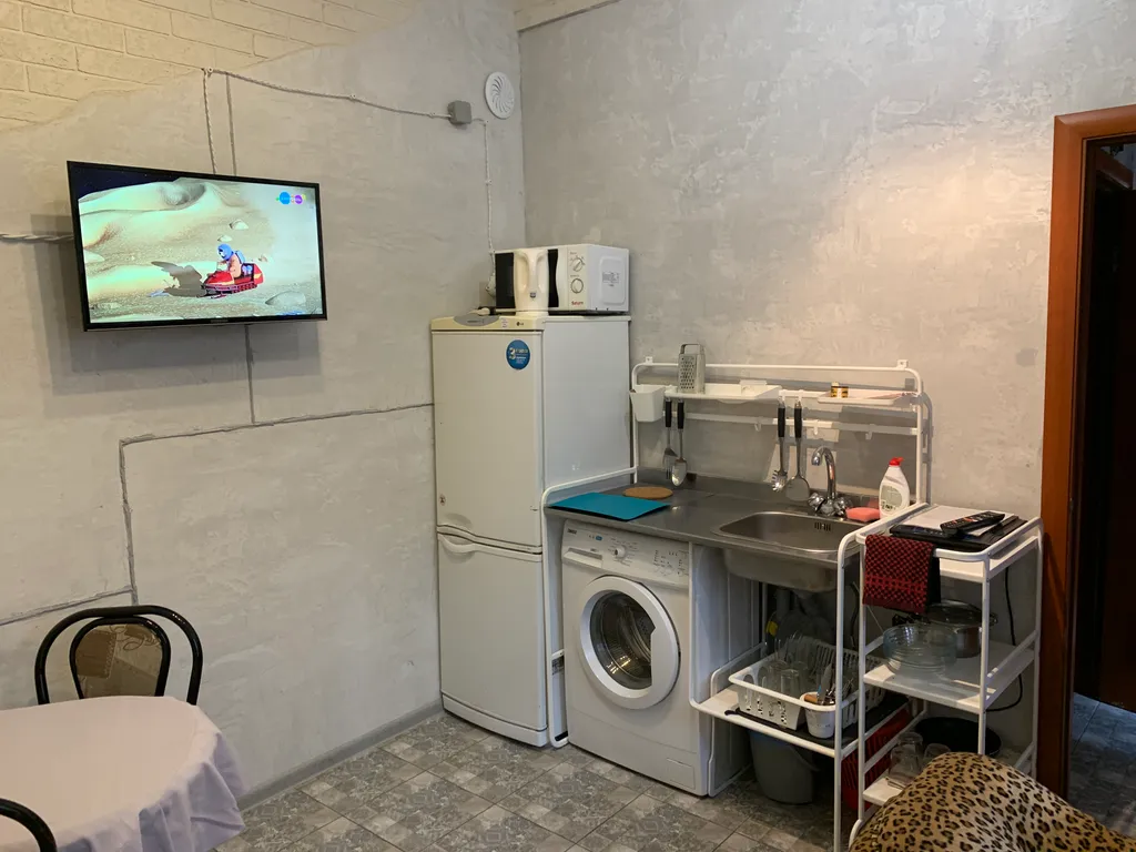 Семейные апартаменты на 4-х в самом центре Ялты у моря, парковка бонус