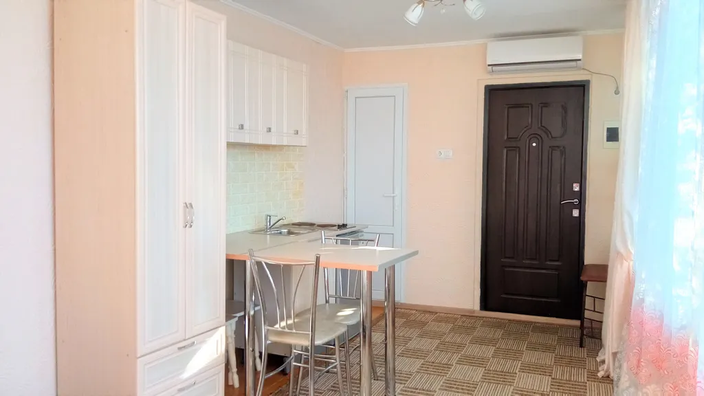 Коттедж Коттедж-студия с двориком в 5-6 минутах к пляжу и набережной — Ялта