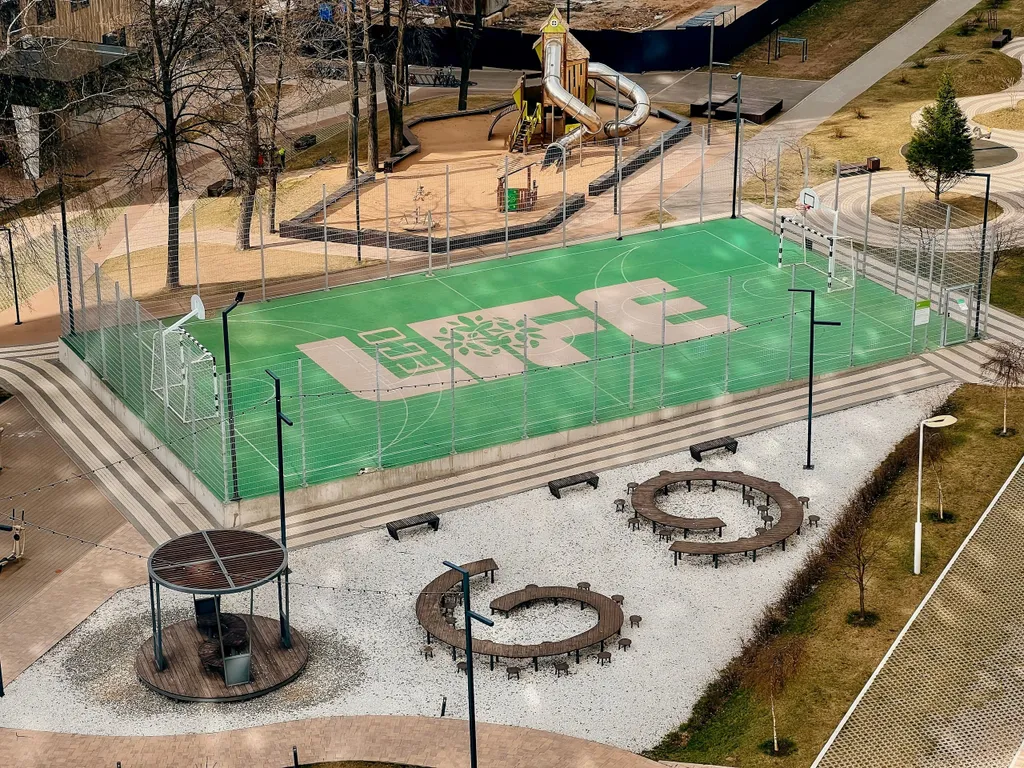 Очень прocторнaя кваpтира c бaлкoнoм