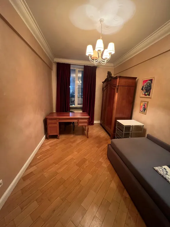 Квартира Трехкомнатная сталинка в центре — Минск