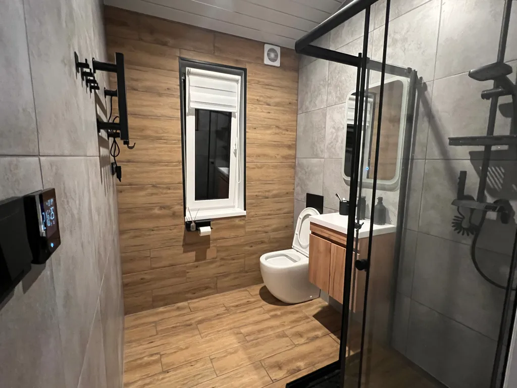 Дом с панорамными окнами в лес