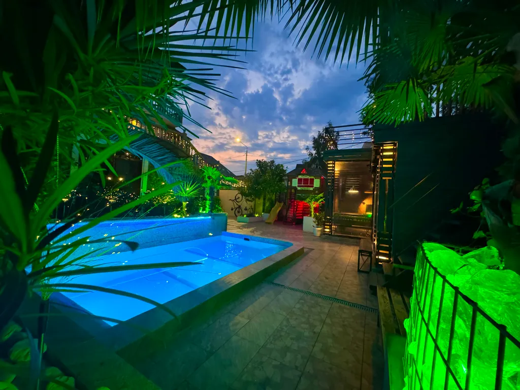 Коттедж Домик у бассейна — Сириус