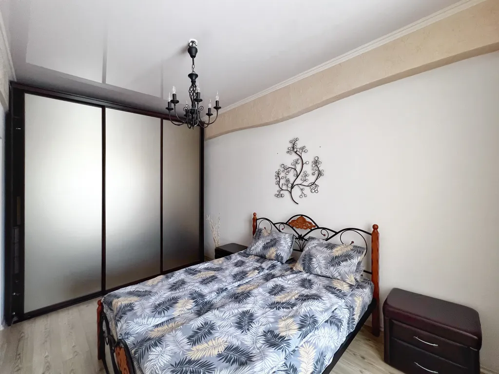 Красивая большая двухкомнатная квартира в микрорайоне Красный Камень