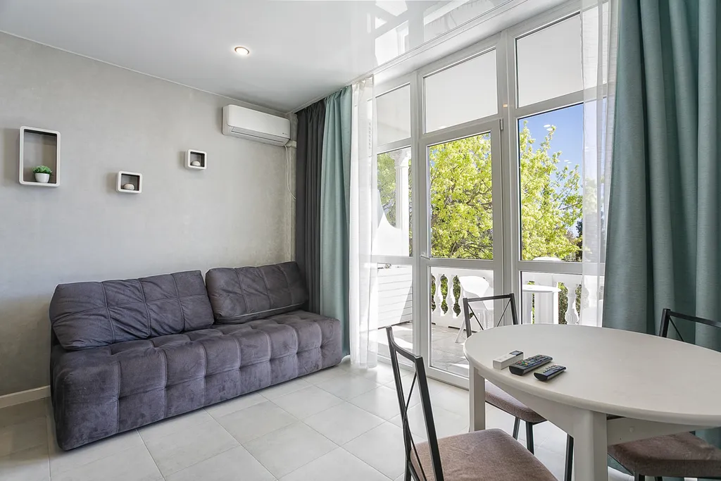 Квартира-студия с видом на море и парк