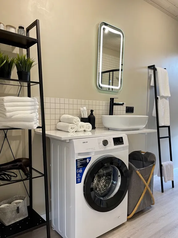 Коттедж Современный дом с баней у водохранилища — Лопотово