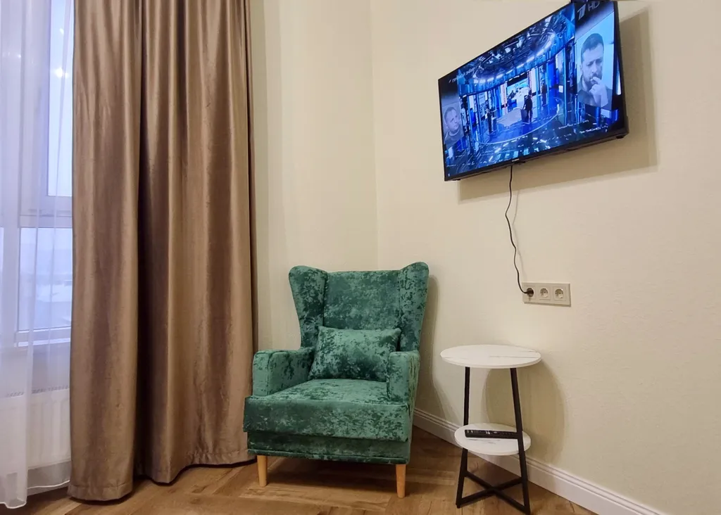 Рыжий Кот ЛОКО (просторная квартира с двумя изолированными спальнями)