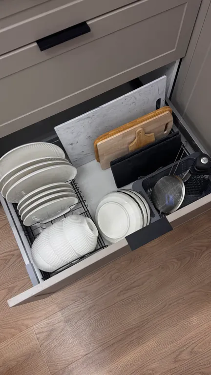 Евродвушка с высокими потолками и большими окнами, 2 кровати