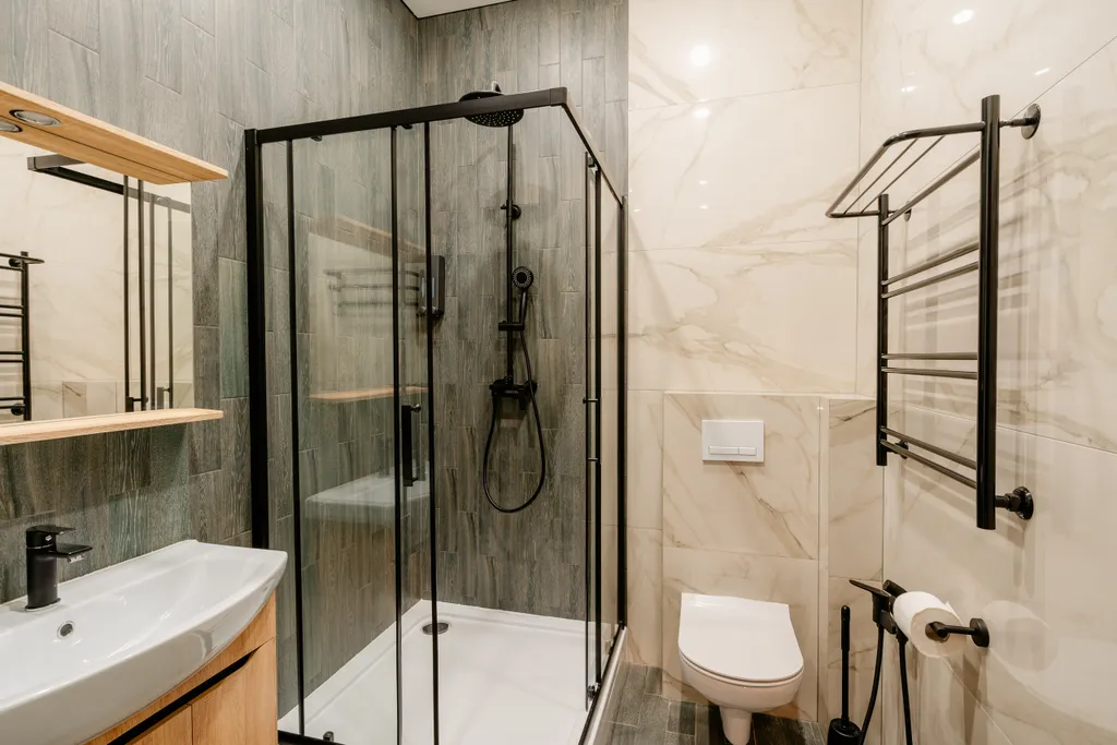 Большой дом в вековом лесу