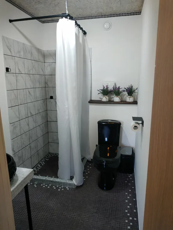 Уютный дом в лесу