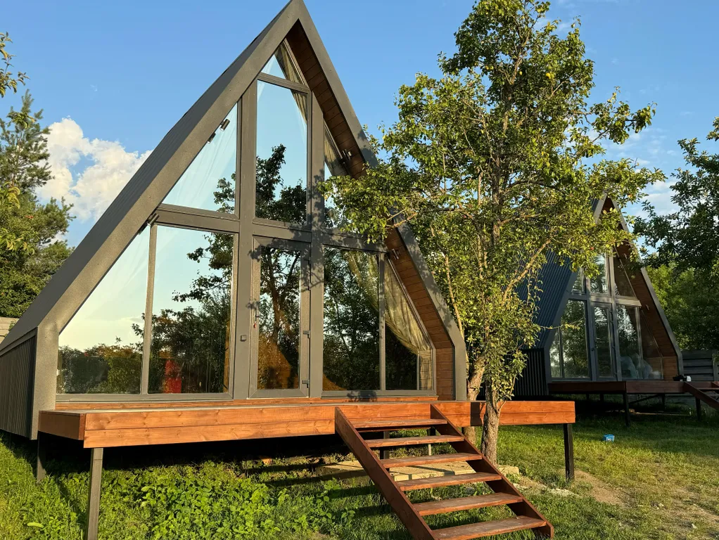 Апарт-отель Елань, глемпинг со стильными A-фреймами и бассейном