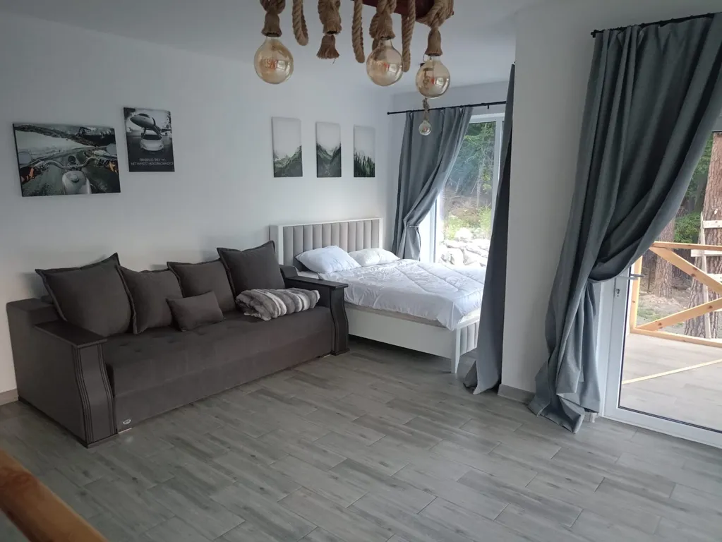 Уютный дом в лесу