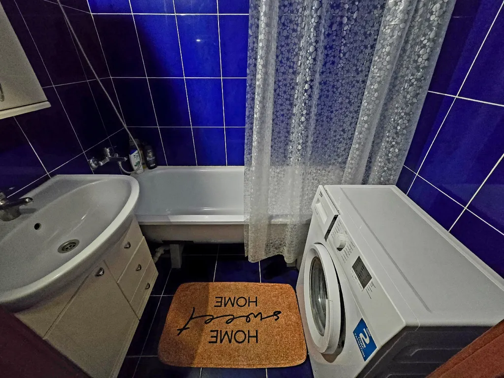 Однушечка возле линии в центре харьковской горы