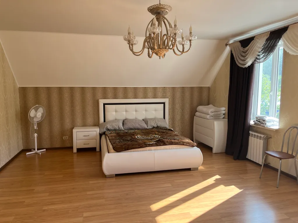 Большой уютный трёхэтажный коттедж вблизи озера