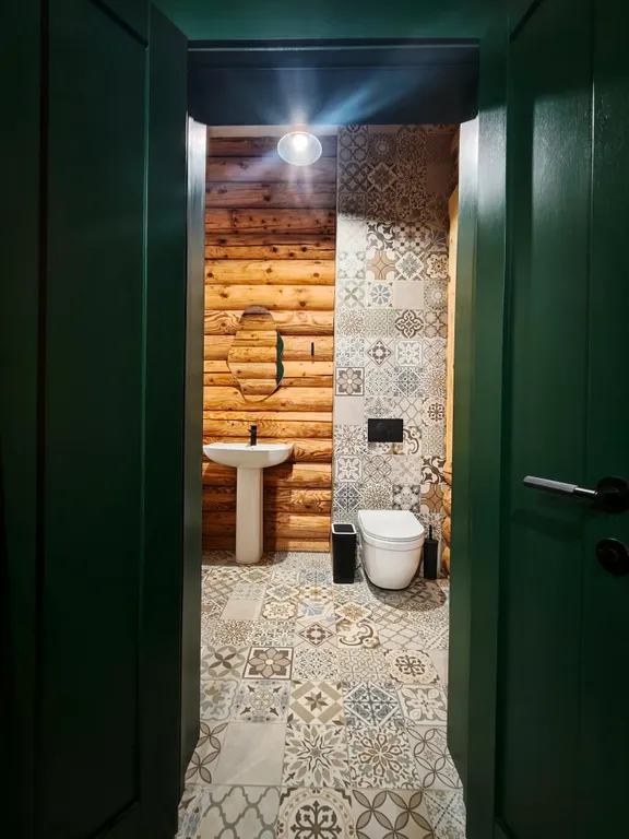 Лесной дом с тёплым бассейном, джакузи, сауной и сибирским чаном