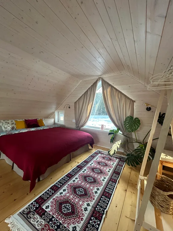 Голландский домик у леса