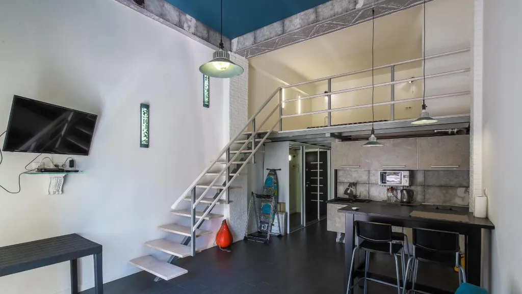 Двухуровневые апартаменты у моря