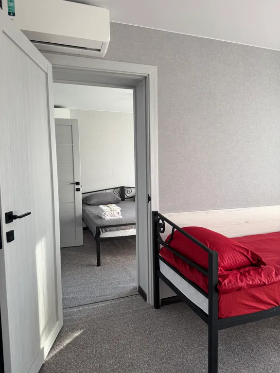 Отель рядом с аэропортом.Трансфер бесплатный, стоянка и столовая рядом