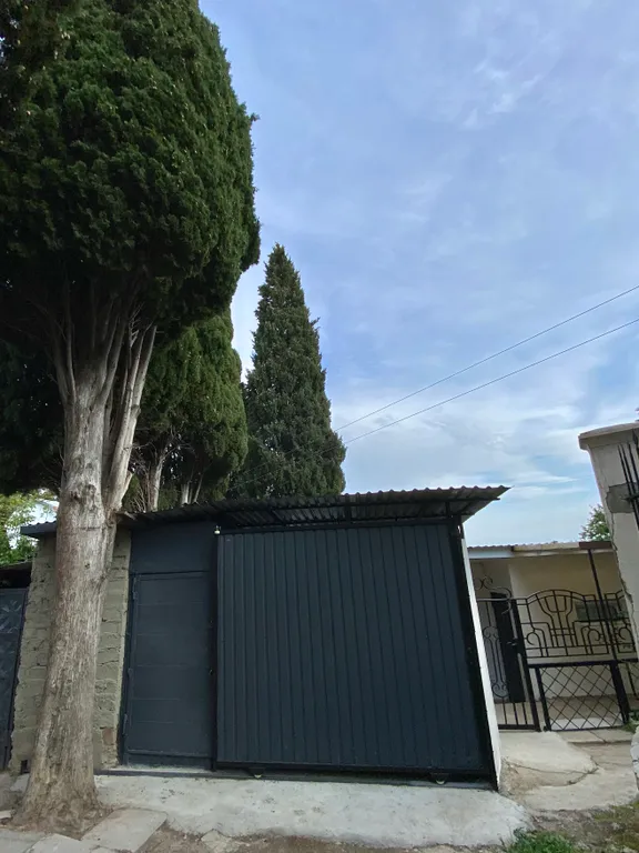 Светлая студия с двориком и парковкой