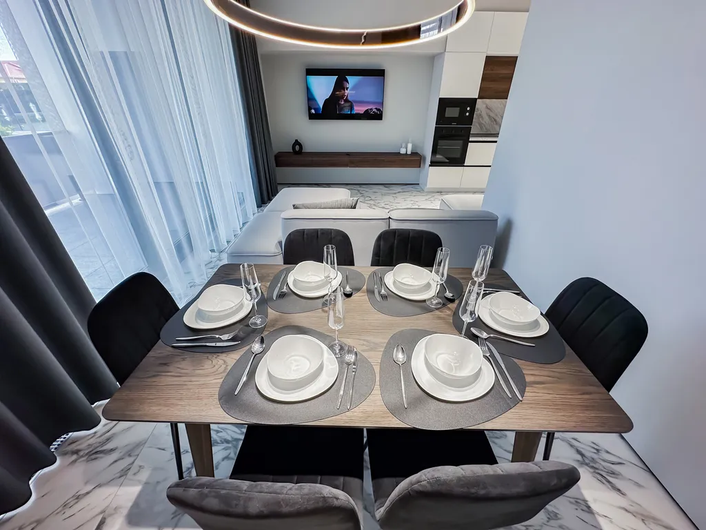 Двухуровневые апартаменты с прямым выходом к бассейну и у моря