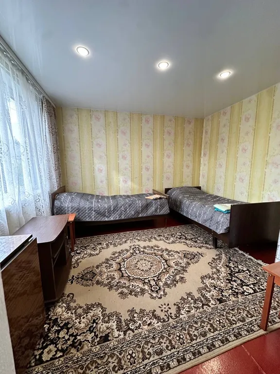 Уютный дом на берегу реки